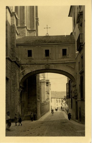 6 - Calle Arco de Palacio