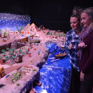 bren al público los primeros Belenes de la Navidad en Toledo realizados por diversos colectivos sociales con fines solidarios