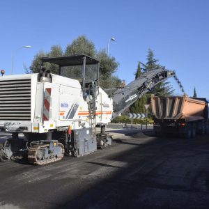 as obras del Plan de Asfaltado llegan al Polígono mientras continúan en el resto de barrios de la ciudad