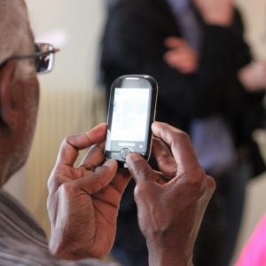 a OMIC promueve la formación en los Centros de Mayores para la prevención de fraudes en las contrataciones de líneas telefónicas