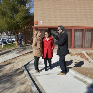 l Centro de Mayores del Polígono cuenta con una nueva rampa que mejora la accesibilidad de estas instalaciones municipales