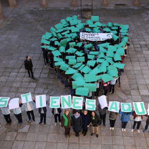a alcaldesa destaca la labor de los voluntarios de la Asociación Contra el Cáncer en un acto celebrado con escolares en Tavera