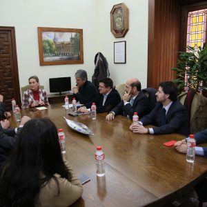 l equipo de Gobierno se reúne con representantes de Puy Du Fou en España para mostrarles su apoyo institucional