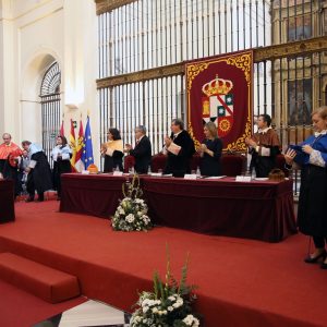 a alcaldesa destaca de Marañón en su investidura como doctor de la Universidad su “decidida defensa” del Patrimonio toledano