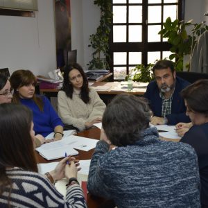 a Mesa de Apoyo a Personas Refugiadas gestiona 126 casos y coordina los recursos municipales con tres entidades sociales