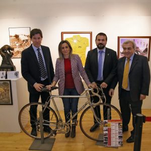 a alcaldesa inaugura la exposición ‘Leyendas del deporte’ que se podrá visitar en el Centro Cultural San Marcos hasta el 22 de abril