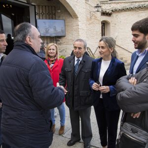 a alcaldesa presenta el proyecto de ejecución de una pasarela accesible que comunicará la Ronda con la Ermita del Valle