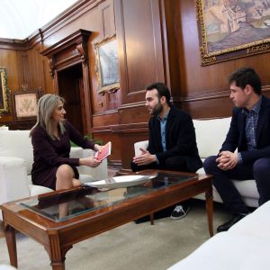 a alcaldesa se reúne con la Asociación Cultural ‘Apolo’ para conocer sus inquietudes y futuros proyectos en la ciudad