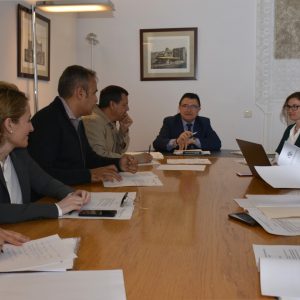 a Comisión de Seguimiento del Pacto por la Ciudad comparte la necesidad de abordar un Plan de Dinamización para el comercio