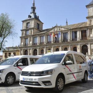 l Ayuntamiento da cumplimiento a la dotación de Eurotaxis adaptados con dos nuevos vehículos incorporados a la flota
