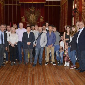 lumnos de Alemania y Polonia visitan las Casas Consistoriales junto a estudiantes de Toledo y de La Puebla de Montalbán