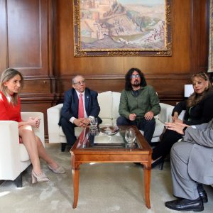 ilagros Tolón recibe al embajador de El Salvador y apuesta por fomentar las vías de colaboración en el ámbito de la cooperación