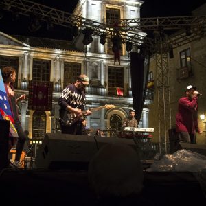 iversitas Fest llena la plaza del Ayuntamiento con la música de O’Funkillo y muestra el Corpus más inclusivo a pesar de la lluvia