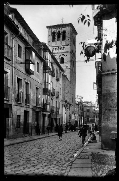 0008 - Torre y calle de Santo Tomé