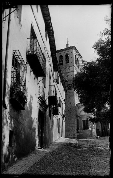 0009 - Plaza e iglesia de Santa Leocadia