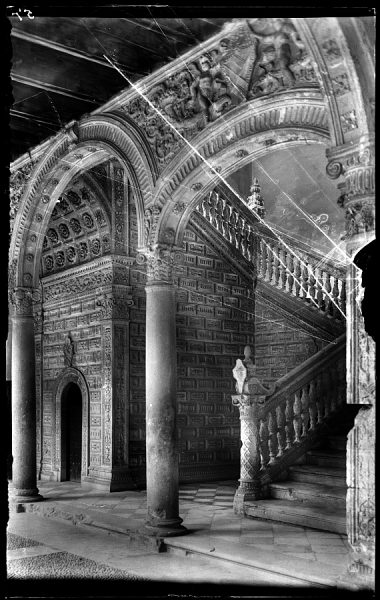 0037 - Hospital de Santa Cruz - Detalle de la escalera