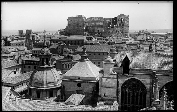 0049 - El Alcázar desde la Catedral