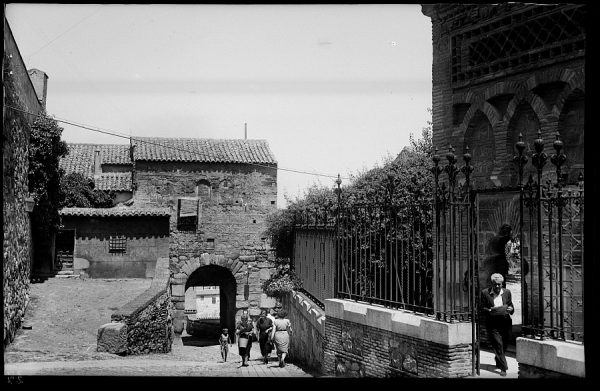 0053 - Puerta de Valmardón y mezquita del Cristo de la Luz