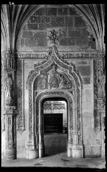 0057 - San Juan de los Reyes - Puerta del claustro