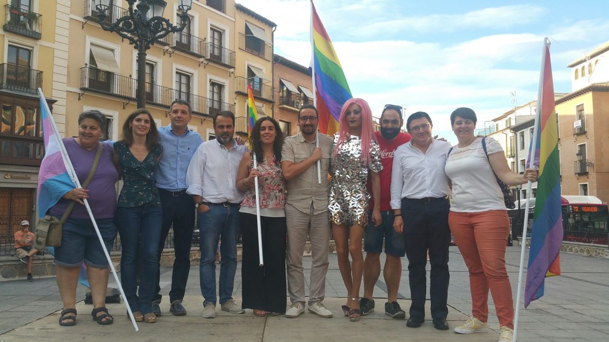 https://www.toledo.es/wp-content/uploads/2018/06/2018-06-28-20.30.21-1200x675.jpg. El Ayuntamiento respalda al colectivo LGTBI en el Día del Orgullo sumándose a la lucha por sus derechos