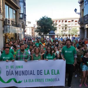a alcaldesa celebra que Toledo se sume a la visibilidad de “una enfermedad tan cruel como es la ELA”