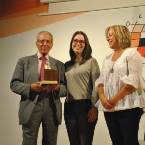 l IES Juanelo Turriano premia a Bahamontes y a la Unidad de Seguridad Escolar de la Policía Local