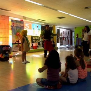 l Consistorio apoya la diversidad sexual con una exposición y un cuentacuentos de la Escuela de Igualdad en el Polígono