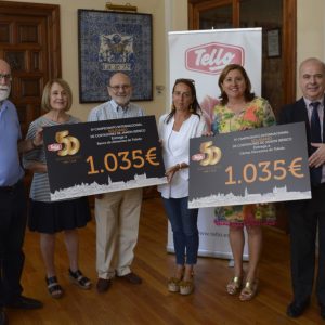yuntamiento y Tello entregan los cheques solidarios del IV Campeonato Internacional de Cortadores de Jamón 