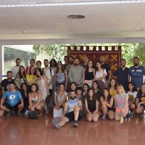 óvenes voluntarios de diferentes puntos de España participan en el programa de intervención comunitaria del Polígono durante julio