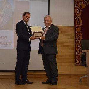 a Facultad de Ciencias del Deporte reconoce al Ayuntamiento por su apoyo y colaboración durante sus 20 años de existencia 