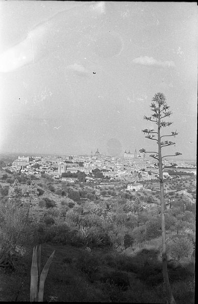 MMH-053-Vista de Toledo desde un cigarral_20-09-1963 - Foto Nieto