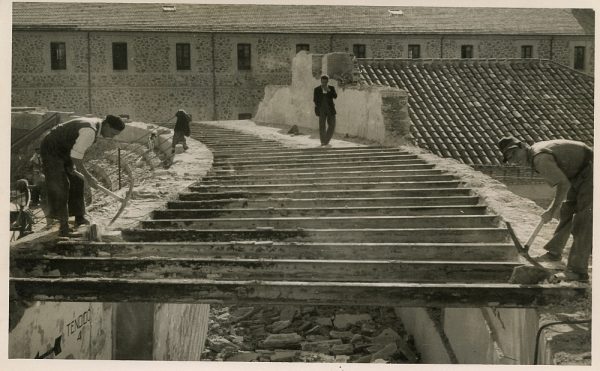 MMH-066-Obras en la plaza de toros de Toledo_1955