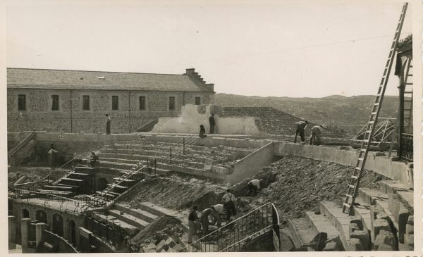 MMH-067-Obras en la plaza de toros de Toledo_1955