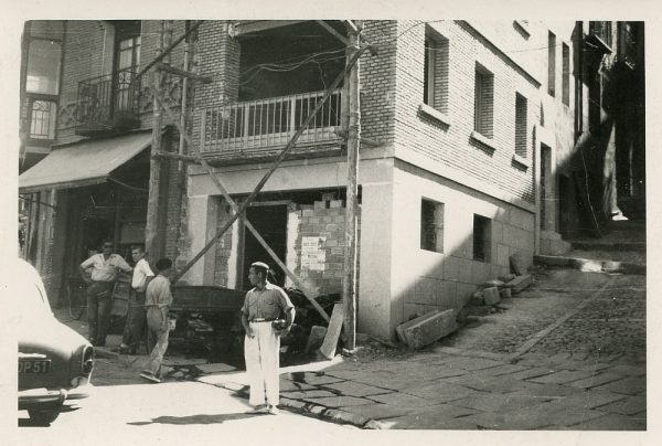 MMH-078-Obras en edificio de calle Armas esquina calle Recoletos_1960