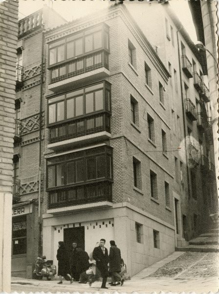 MMH-079-Obras en edificio de calle Armas esquina calle Recoletos_1960