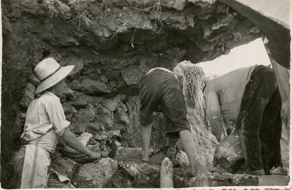 MMH-088-Obras en un pilar en el sifón del canal de aguas del Torcón_Septiembre de 1952