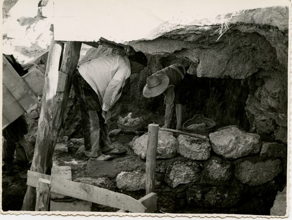 MMH-089-Obras en un pilar en el sifón del canal de aguas del Torcón_Septiembre de 1952