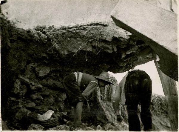 MMH-090-Obras en un pilar en el sifón del canal de aguas del Torcón_Septiembre de 1952