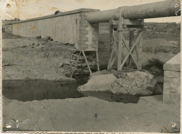 MMH-109-Obras en un pilar en el sifón del canal de aguas del Torcón_Septiembre de 1952