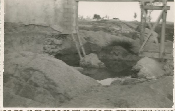 MMH-110-Obras en un pilar en el sifón del canal de aguas del Torcón_Septiembre de 1952