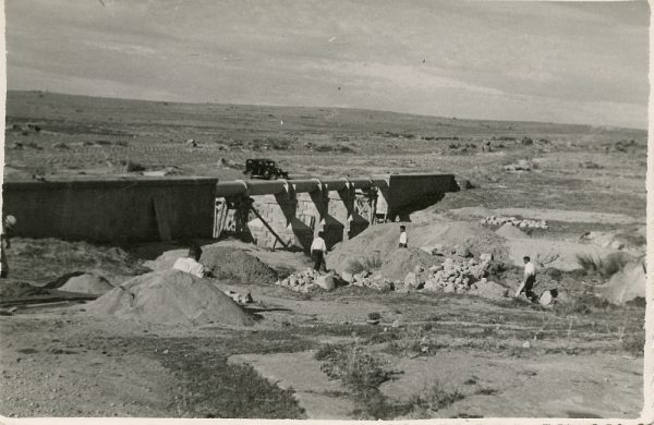 MMH-111-Obras en un pilar en el sifón del canal de aguas del Torcón_Septiembre de 1952