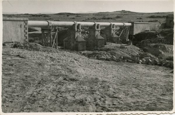 MMH-115-Obras en un pilar en el sifón del canal de aguas del Torcón_Septiembre de 1952