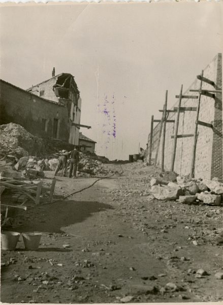 MMH-127-Obras de construcción del aparcamiento en la explanada del Alcázar, junto a San Miguel_ca 1954 - Fot Celestino