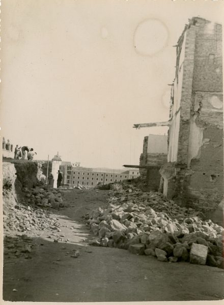 MMH-129-Obras de construcción del aparcamiento en la explanada del Alcázar, junto a San Miguel_ca 1954 - Fot Celestino