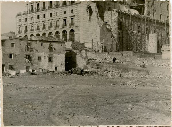 MMH-131-Obras de construcción del aparcamiento en la explanada del Alcázar, junto a San Miguel_ca 1954 - Fot Celestino