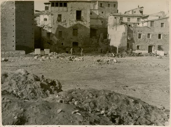 MMH-132-Obras de construcción del aparcamiento en la explanada del Alcázar, junto a San Miguel_ca 1954 - Fot Celestino