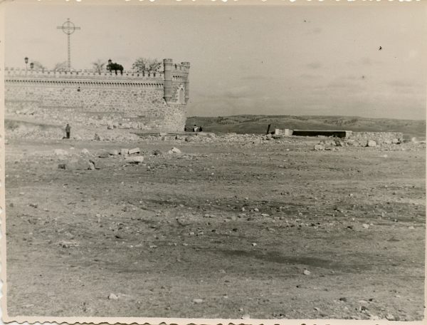 MMH-135-Obras de construcción del aparcamiento en la explanada del Alcázar, junto a San Miguel_ca 1954 - Fot Celestino