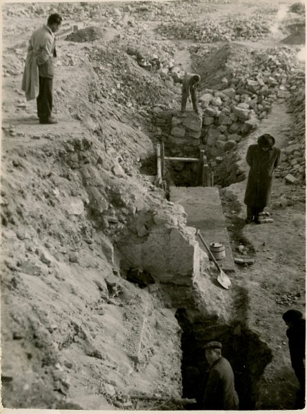 MMH-140-Obras de construcción del aparcamiento en la explanada del Alcázar, junto a San Miguel_ca 1954 - Fot Celestino