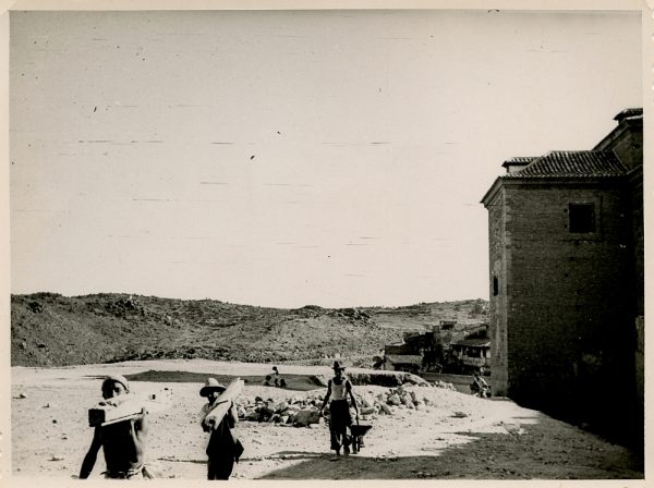 MMH-145-Obras de construcción del aparcamiento en la explanada del Alcázar, junto a San Miguel_ca 1954 - Fot Flores