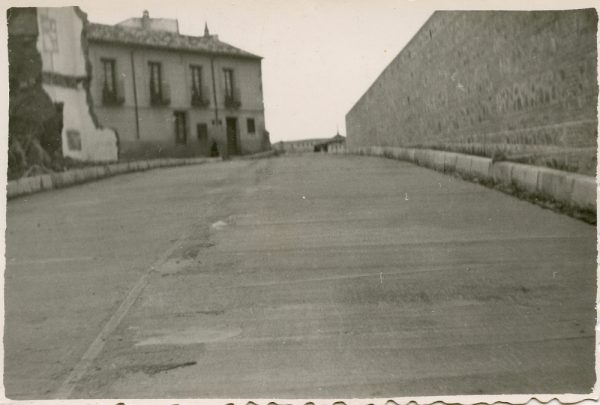 MMH-151-Urbanización de la cuesta de Capuchinos_ca 1955